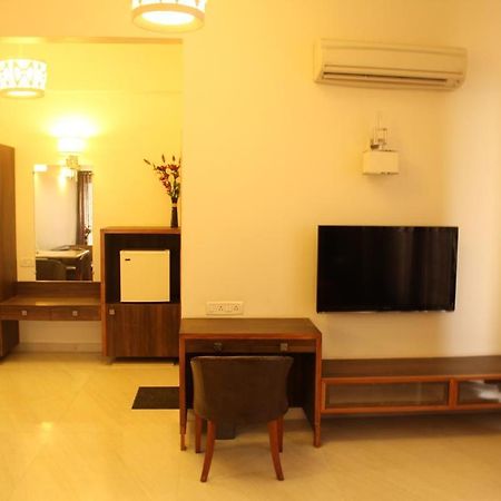 Hotel Grand 3D Bhuj Exteriör bild