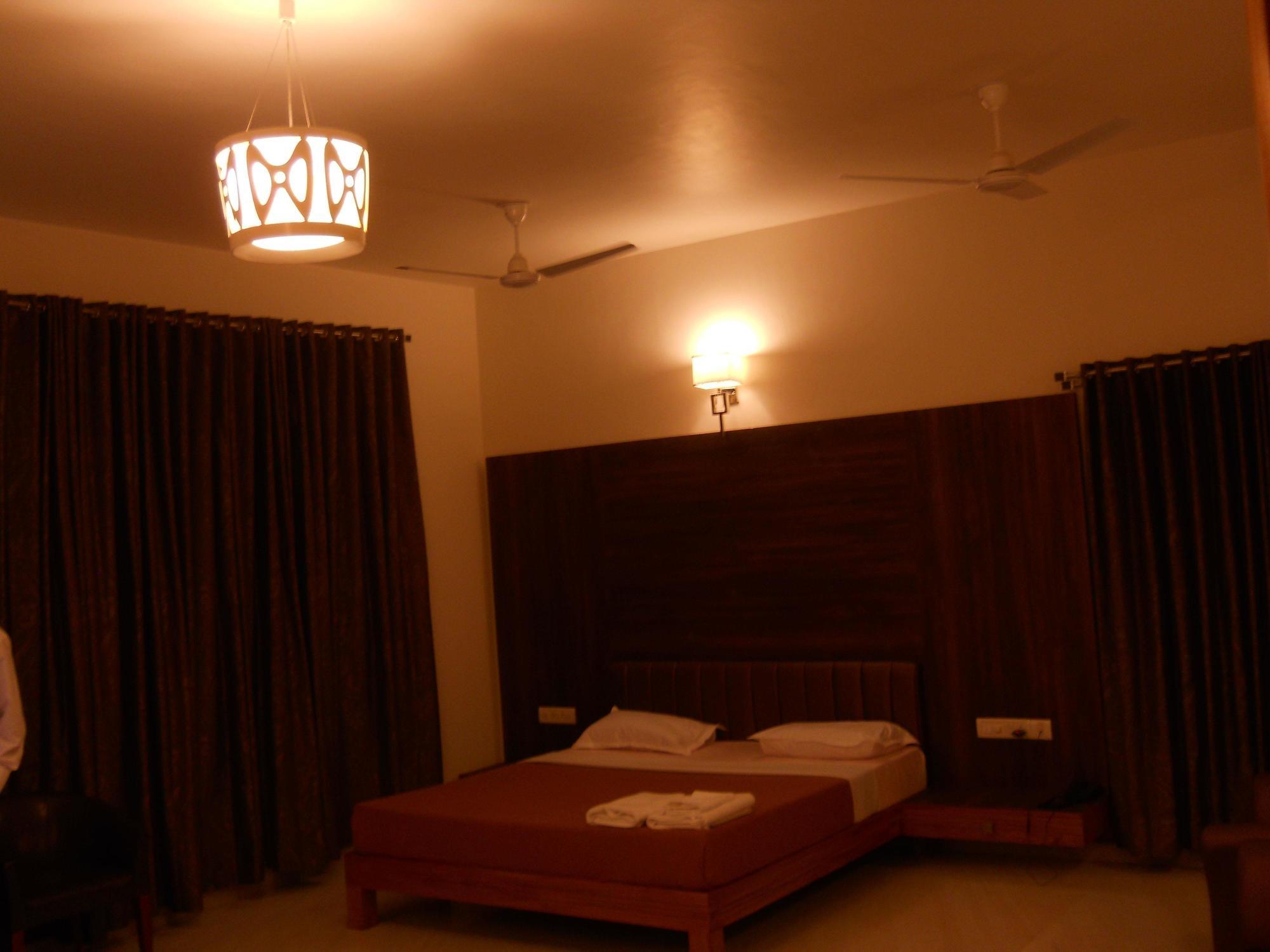 Hotel Grand 3D Bhuj Exteriör bild