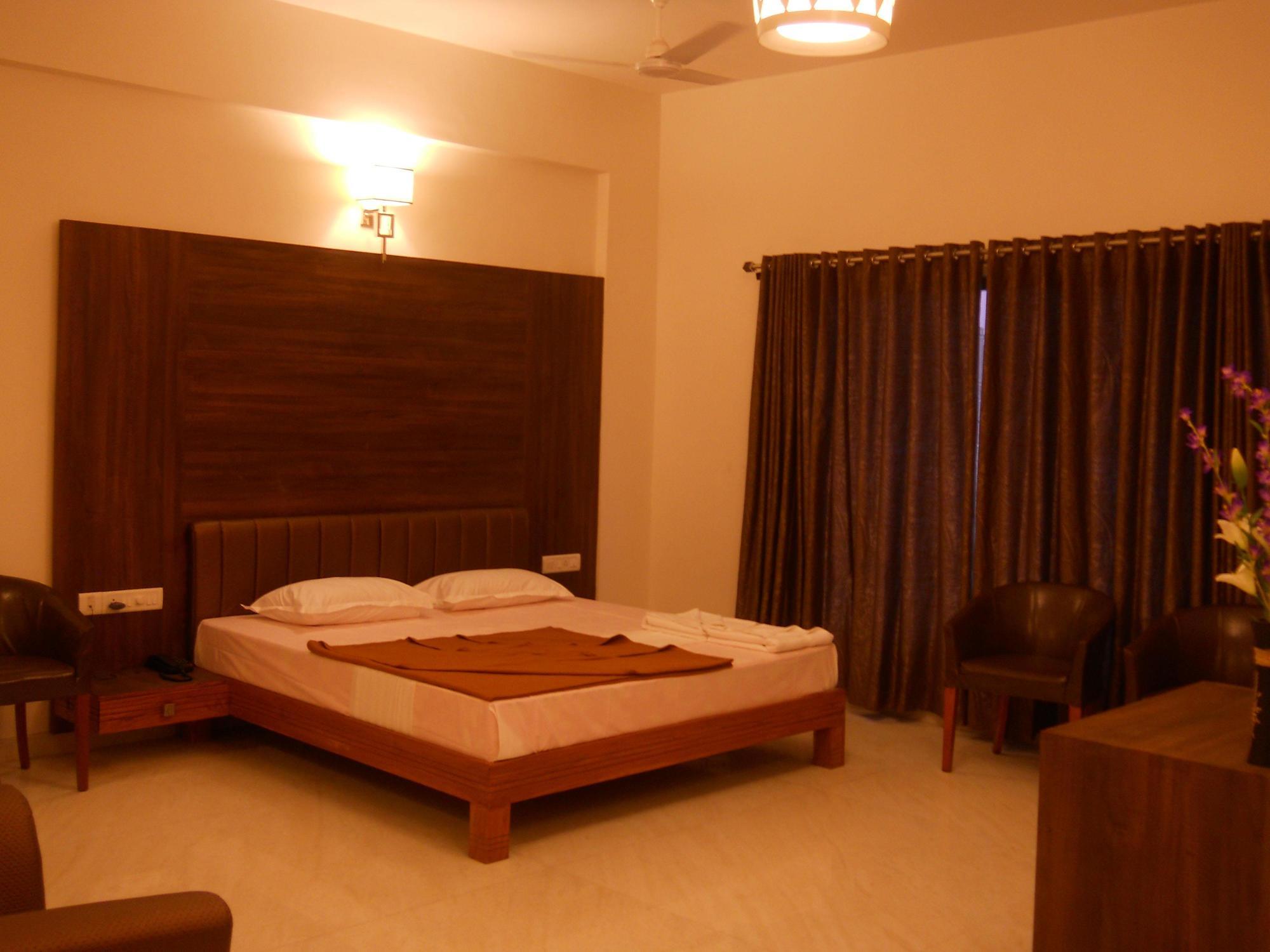 Hotel Grand 3D Bhuj Exteriör bild