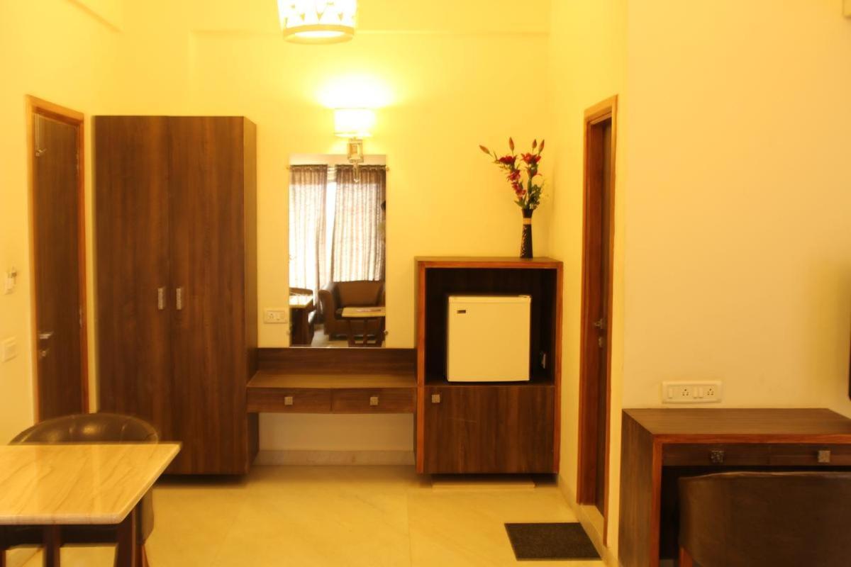 Hotel Grand 3D Bhuj Exteriör bild