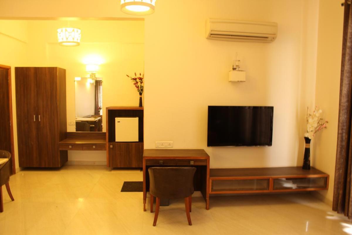 Hotel Grand 3D Bhuj Exteriör bild