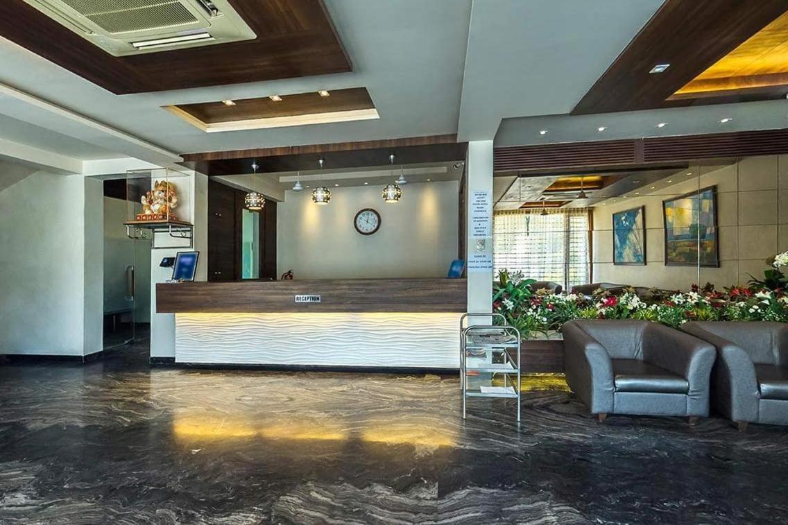 Hotel Grand 3D Bhuj Exteriör bild